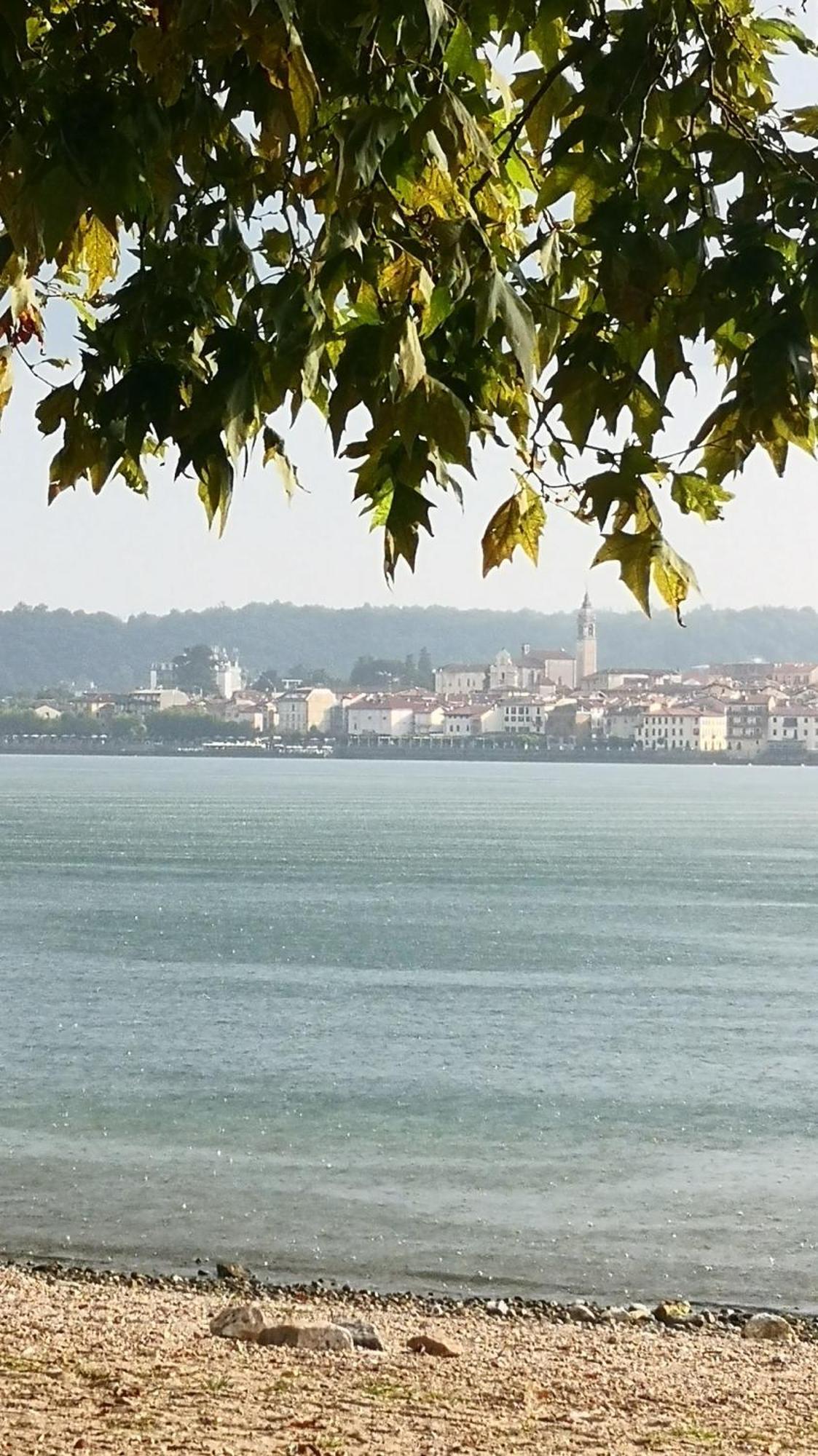 Residenza Esse Villa Angera Kültér fotó