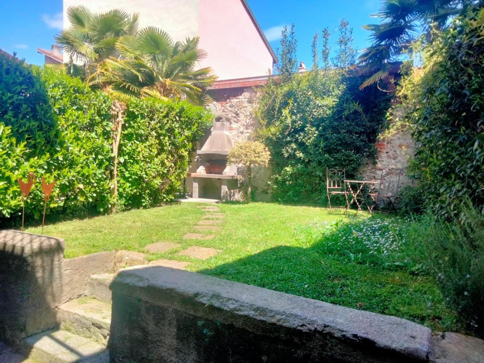 Residenza Esse Villa Angera Kültér fotó